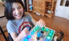 Pai constrói controle de videogame para filha deficiente poder jogar