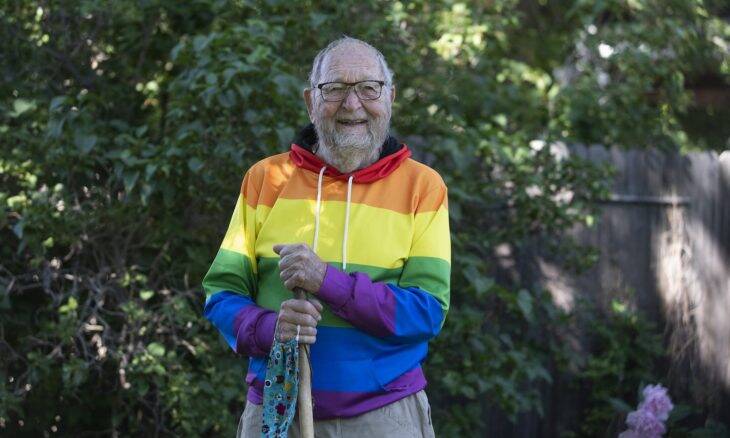 Idoso "sai do armário" e revela aos 90 anos que é gay