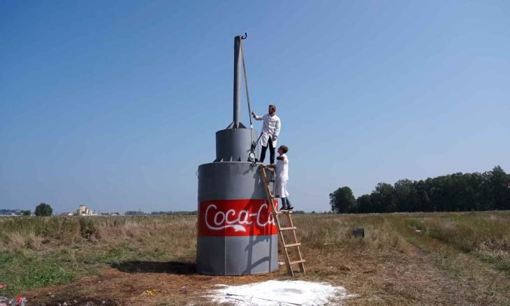 Vídeo: YouTuber cria experimento "Mentos com Coca-Cola" gigante. Foto: Reprodução Youtube