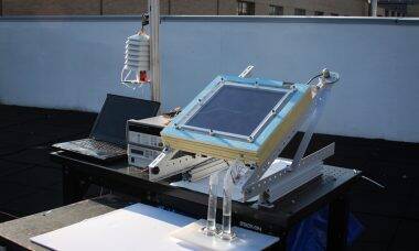 Cientistas criam máquina solar que tira água potável do ar