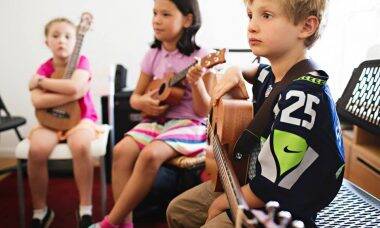 Crianças que tocam instrumentos são mais atentas e tem melhor memória