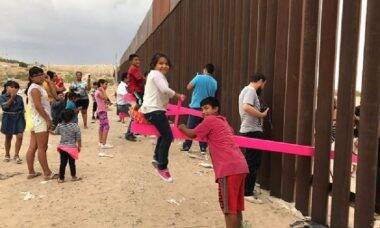 Gangorra na fronteira entre EUA e México ganha prêmio de design