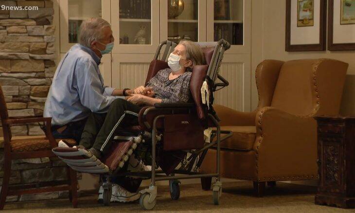 Separados pela pandemia, casal de idosos apaixonados se reencontra depois de um ano