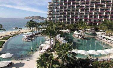 Resort de luxo no México banca as férias de 100 profissionais da saúde