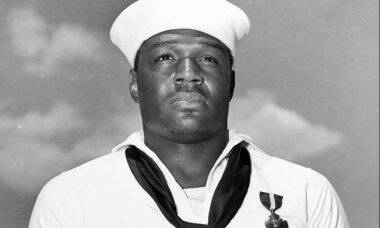 Conheça a história do marinheiro afro-americano que virou herói ao desafiar uma proibição