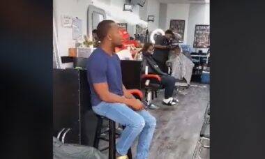 Homem viraliza no Tik Tok após cantar clássico da soul music em barbearia