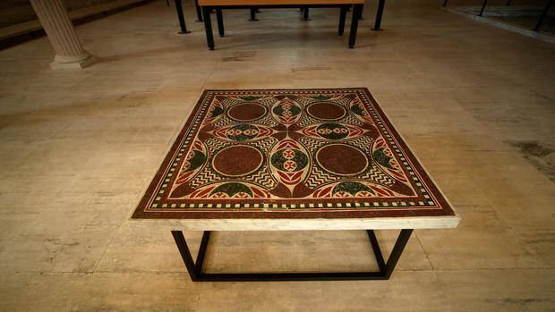 Mosaico romano de 2.000 anos foi usado como mesa de café por 50 anos; entenda