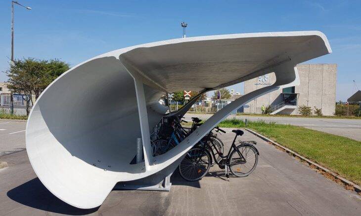 Pás de turbinas eólicas viram bicicletário na Dinamarca