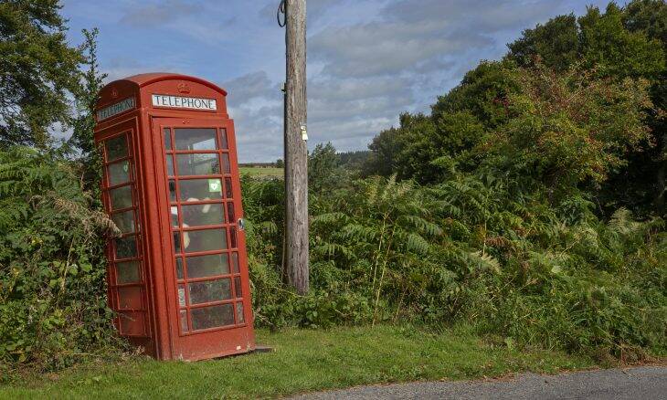 Governo britânico decide salvar as tradicionais cabines telefônicas do país