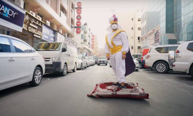 Homem vira Aladdin da vida real em Dubai; veja o vídeo