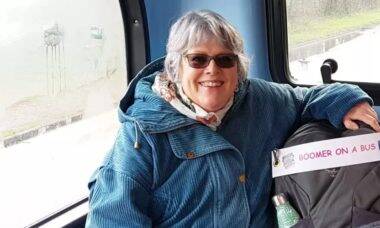 Britânica de 75 anos faz viagem de 3.500 km usando passe livre de idoso