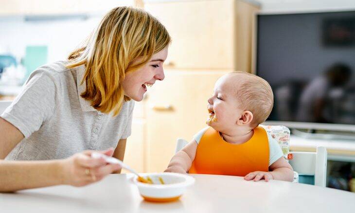 Bebês usam saliva para identificar grau de proximidade entre pessoas; entenda