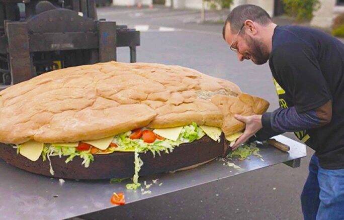 Britânicos batem recorde com maior hambúrguer vegano do mundo