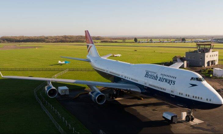 Boeing 747 aposentado vira espaço de eventos no Reino Unido