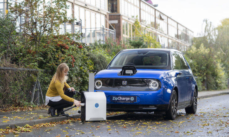 Empresa britânica cria carregador portátil para carros elétricos